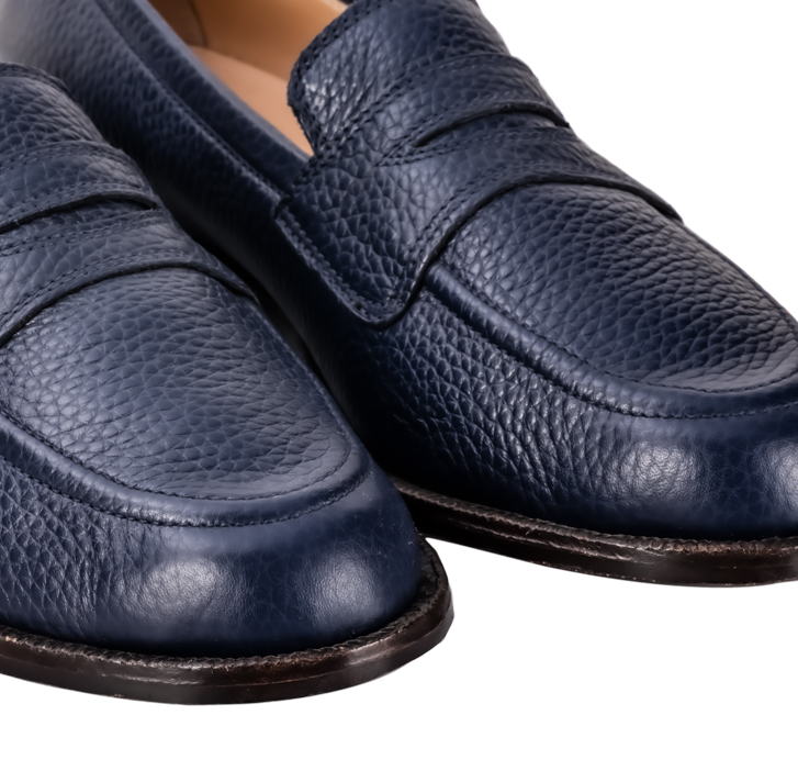 Luisa-detail-leather-woman
