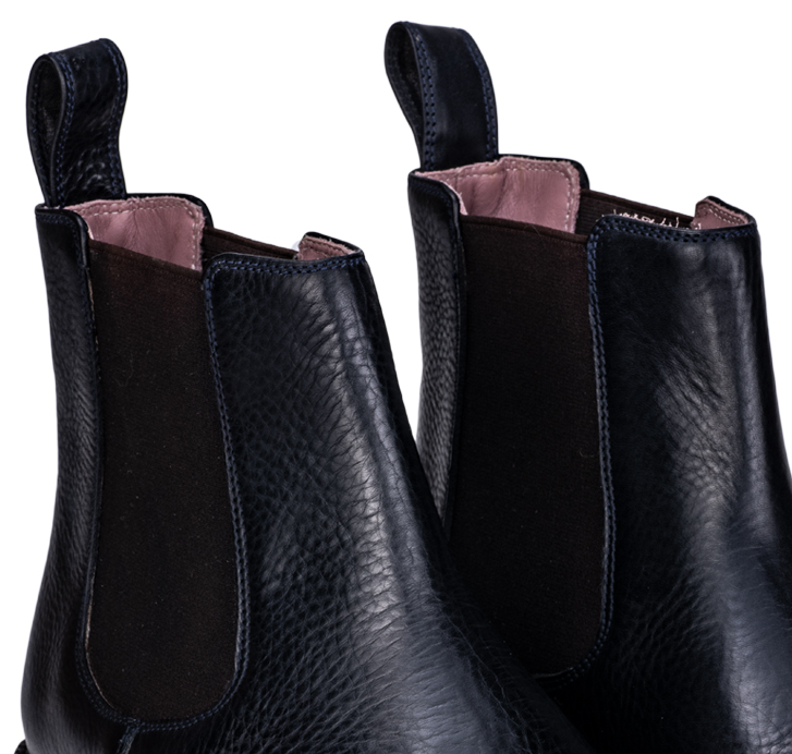 leather-boots-woman-rubber-band-detail-top